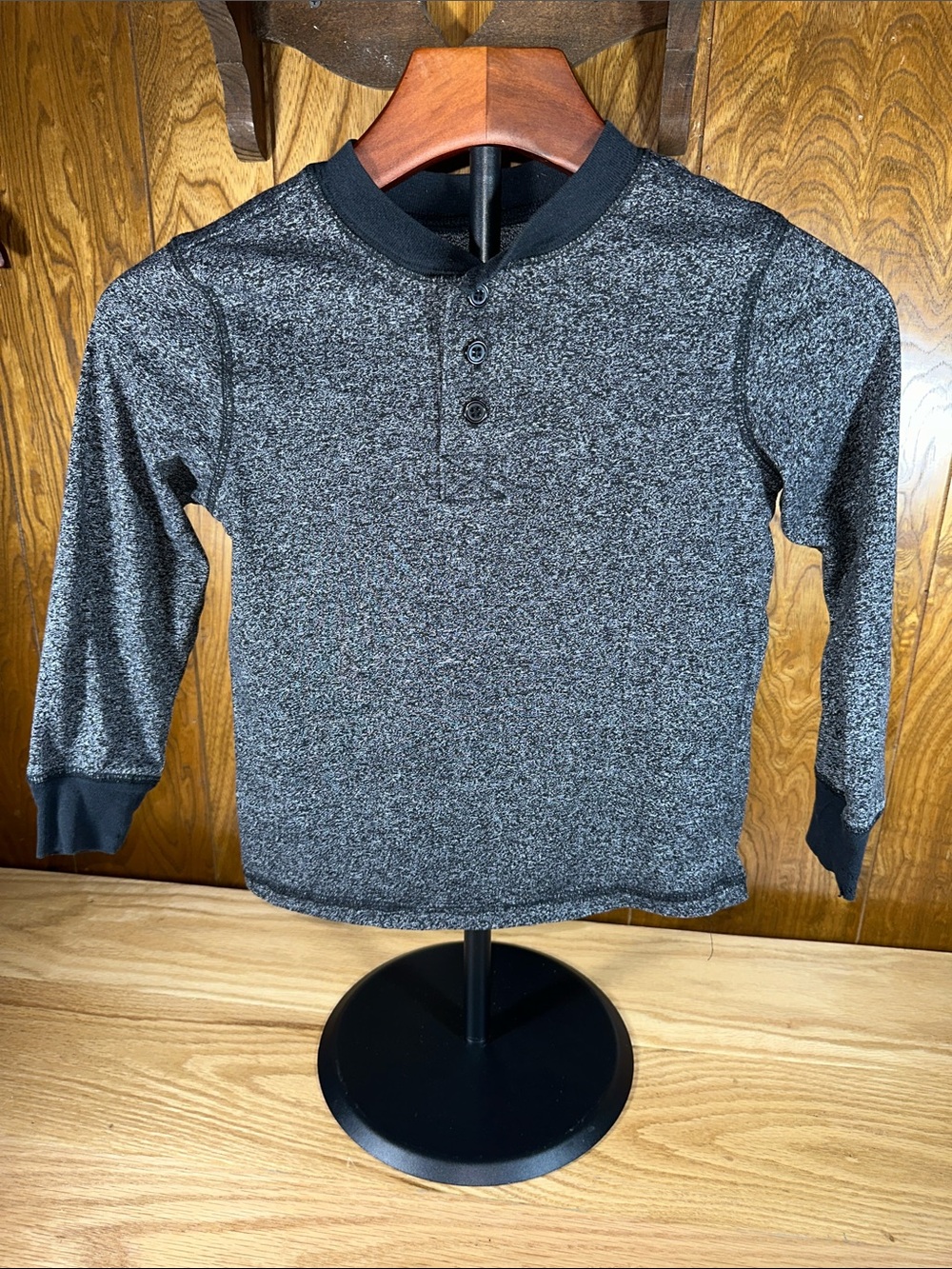 🎉Boys' Heathered Black Long-Sleeve Henley Top. Size 5/6. D231